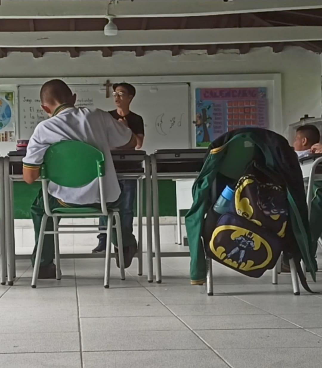 A group of kids sitting at desks in a classroom

AI-generated content may be incorrect.