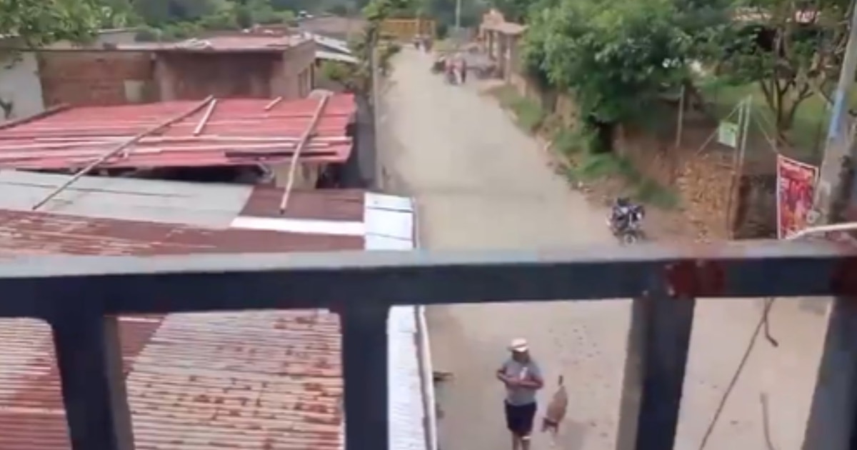 Varios civiles heridos por enfrentamientos entre grupos armados en Suárez,  Cauca: estudiantes quedaron atrapados en el colegio - Infobae
