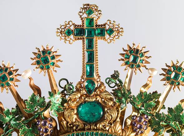 - La corona de la Virgen de los Andes hecha en Popayán es una de las joyas del Museo Metropolitano de NY