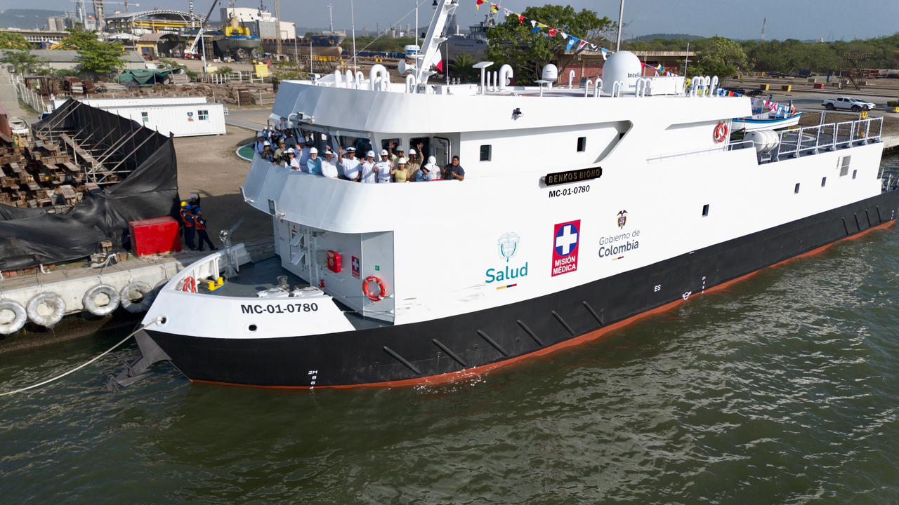 El Buque Hospital Benkos Biohó zarpa hacia el Pacífico y marca un hito en  la garantía del derecho a la salud en Colombia