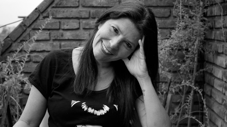 Imagen en blanco y negro de una persona

El contenido generado por IA puede ser incorrecto.