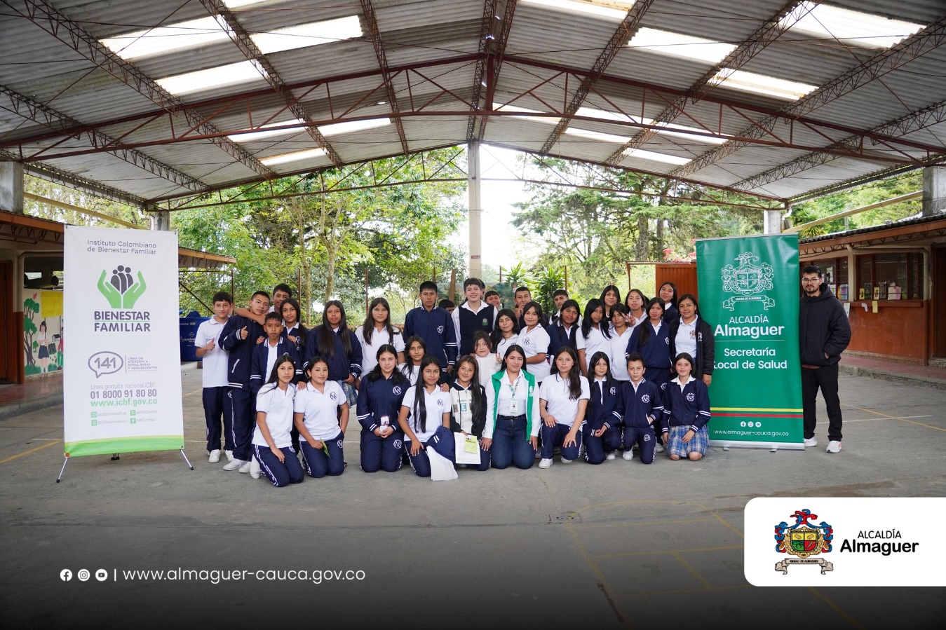 Imagen que contiene camino, gente, hombre, grupo

El contenido generado por IA puede ser incorrecto.