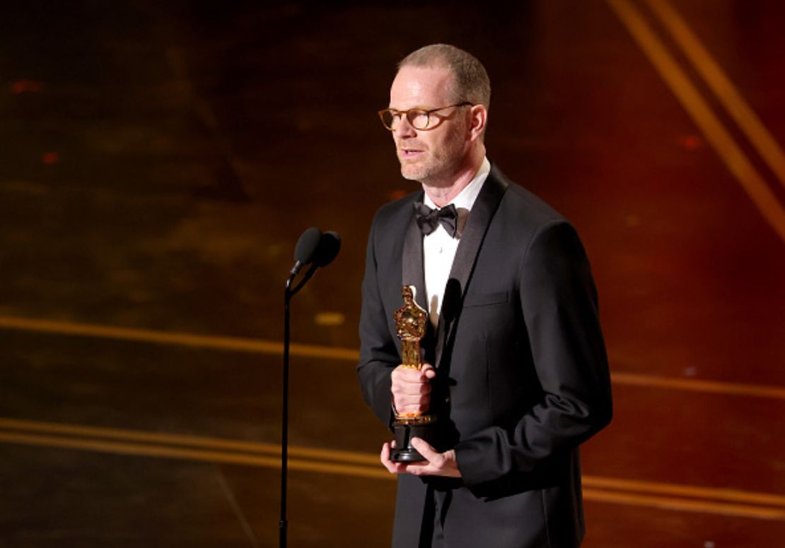 Joachim Trier recibe el premio Oscar a mejor película internacional por "Sentimental Value".
