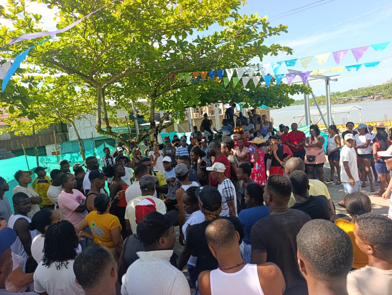 Una multitud de gente

El contenido generado por IA puede ser incorrecto.