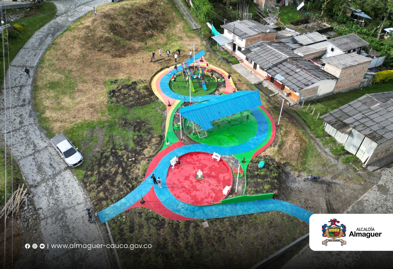 Imagen que contiene pasto, edificio

El contenido generado por IA puede ser incorrecto.