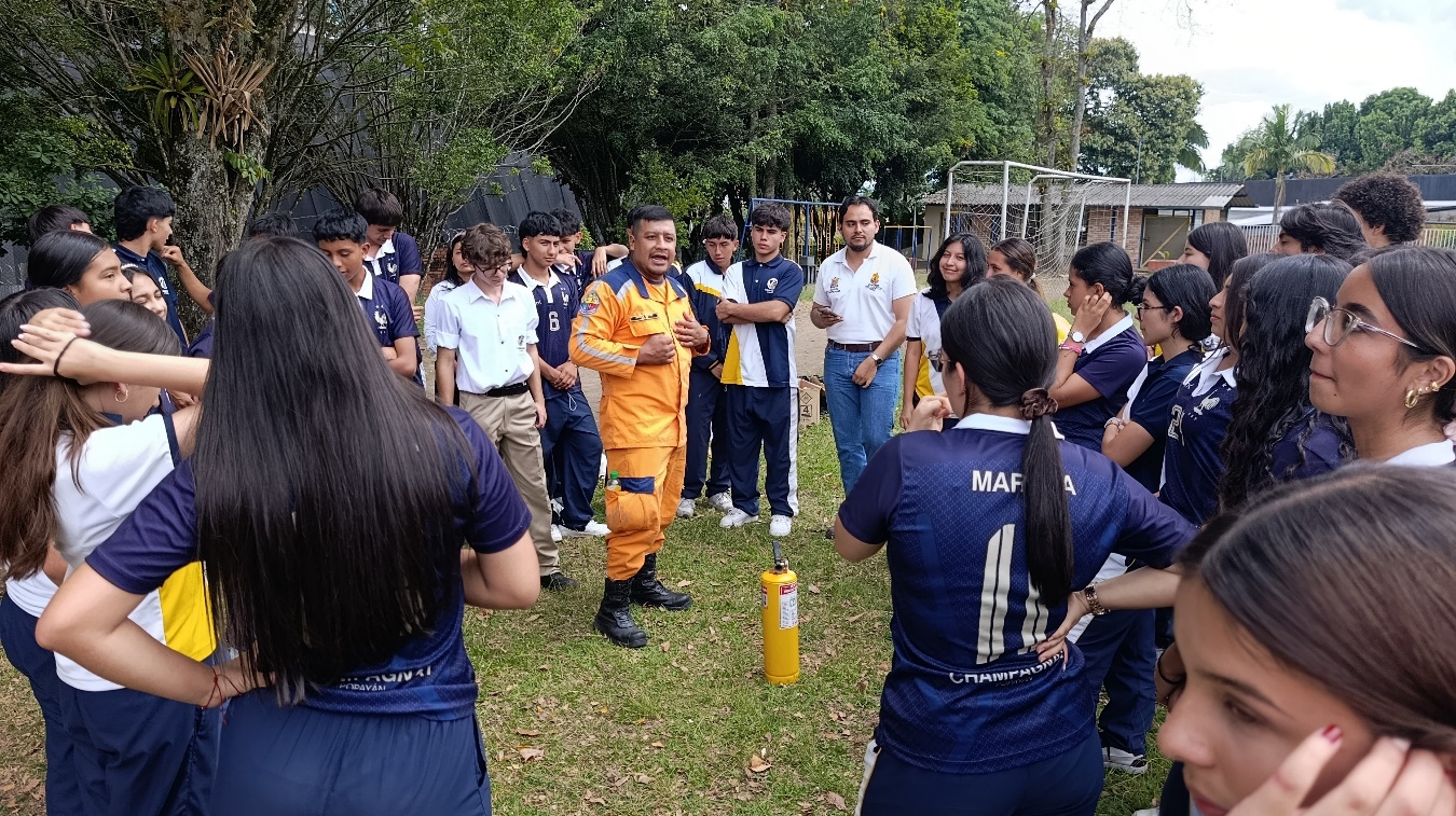 Grupo de personas en un parque
El contenido generado por IA puede ser incorrecto.