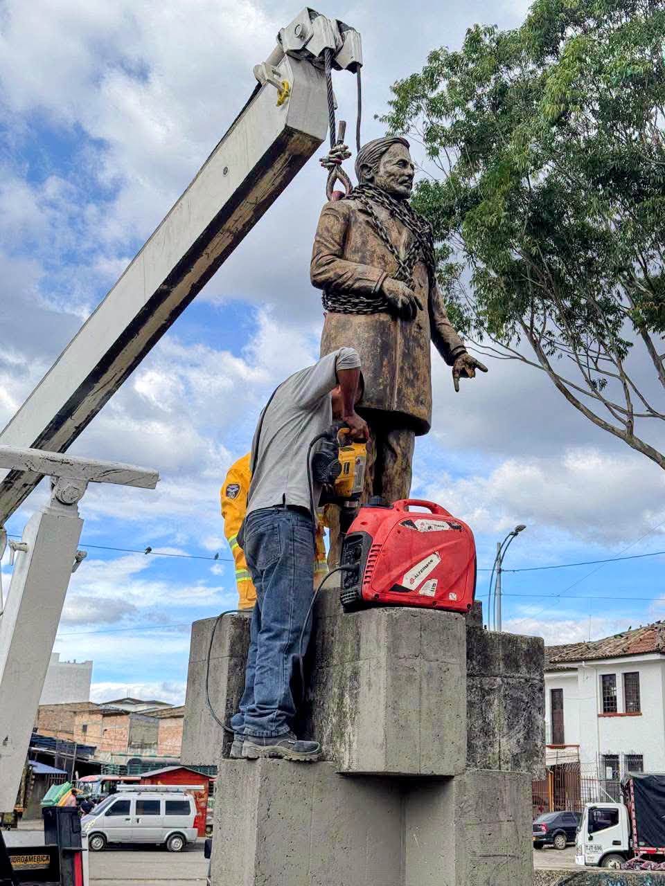 Estatua de una persona
El contenido generado por IA puede ser incorrecto.
